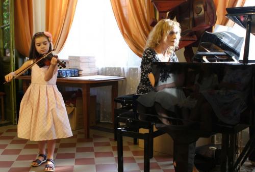 Natalia Wacławik z klasy skrzypiec Marka Polańskiego, Magdalena Smrokowska - akompaniament